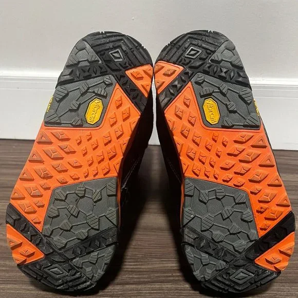 $650 Burton SLX Snowboard Boots!8BlackExcellent ConditionTop of the Line